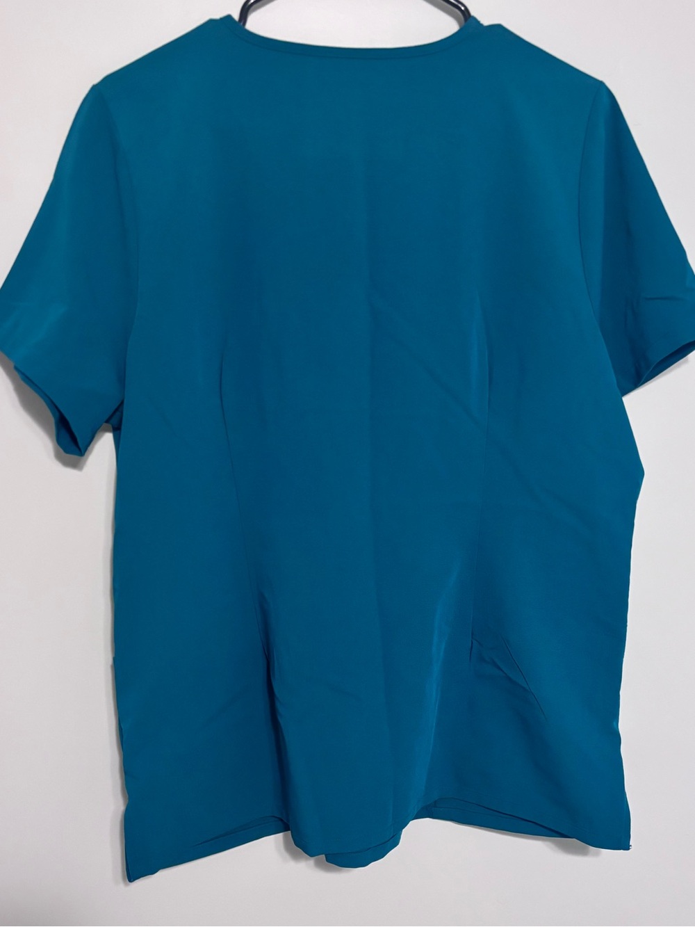 Bundle of 4 Women’s V-Neck Tunic Scrub Top in Blues and Green - Picture 15 of 16
